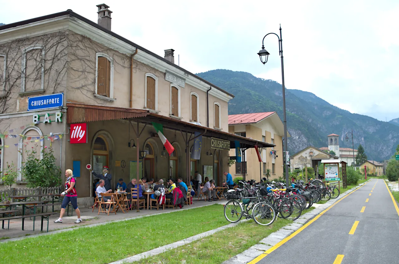 La Stazione di Chiusaforte è un punto di ritrovo per i cicloturisti