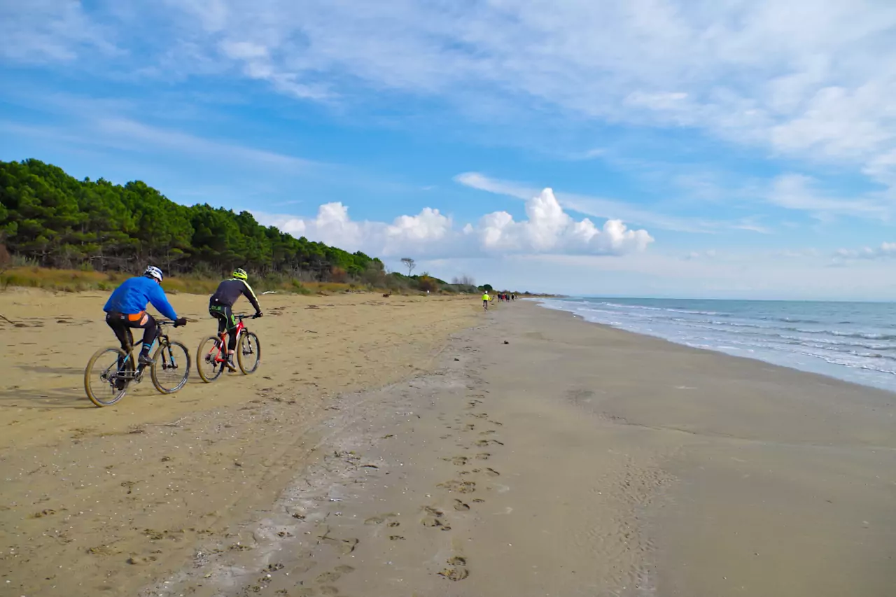In bicicletta sulle spiagge dell'Alto Adriatico
