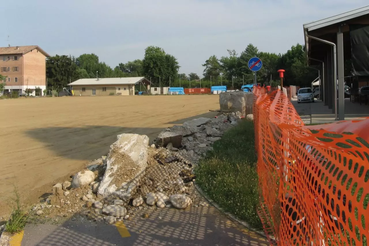 La pista viene eliminata per ampliare il campo di calcio